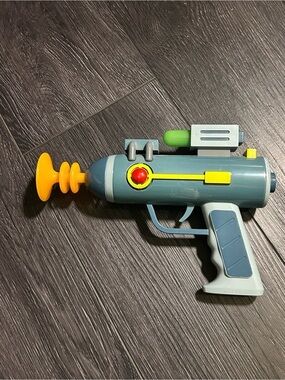 Rick & Morty Spirit Halloween Light Up Ray Gun Toy Blaster